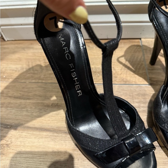 Marc Fisher Black Patent Heels with Bow - Picture 3 of 9